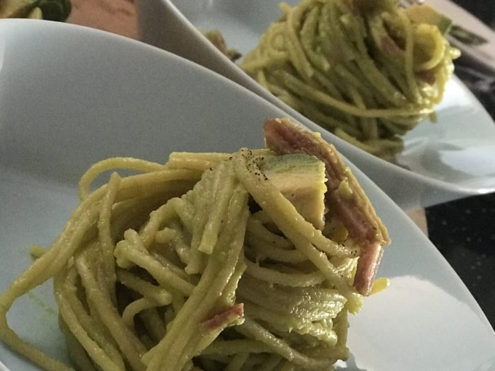 SPAGHETTI AVOCADO E PANCETTA